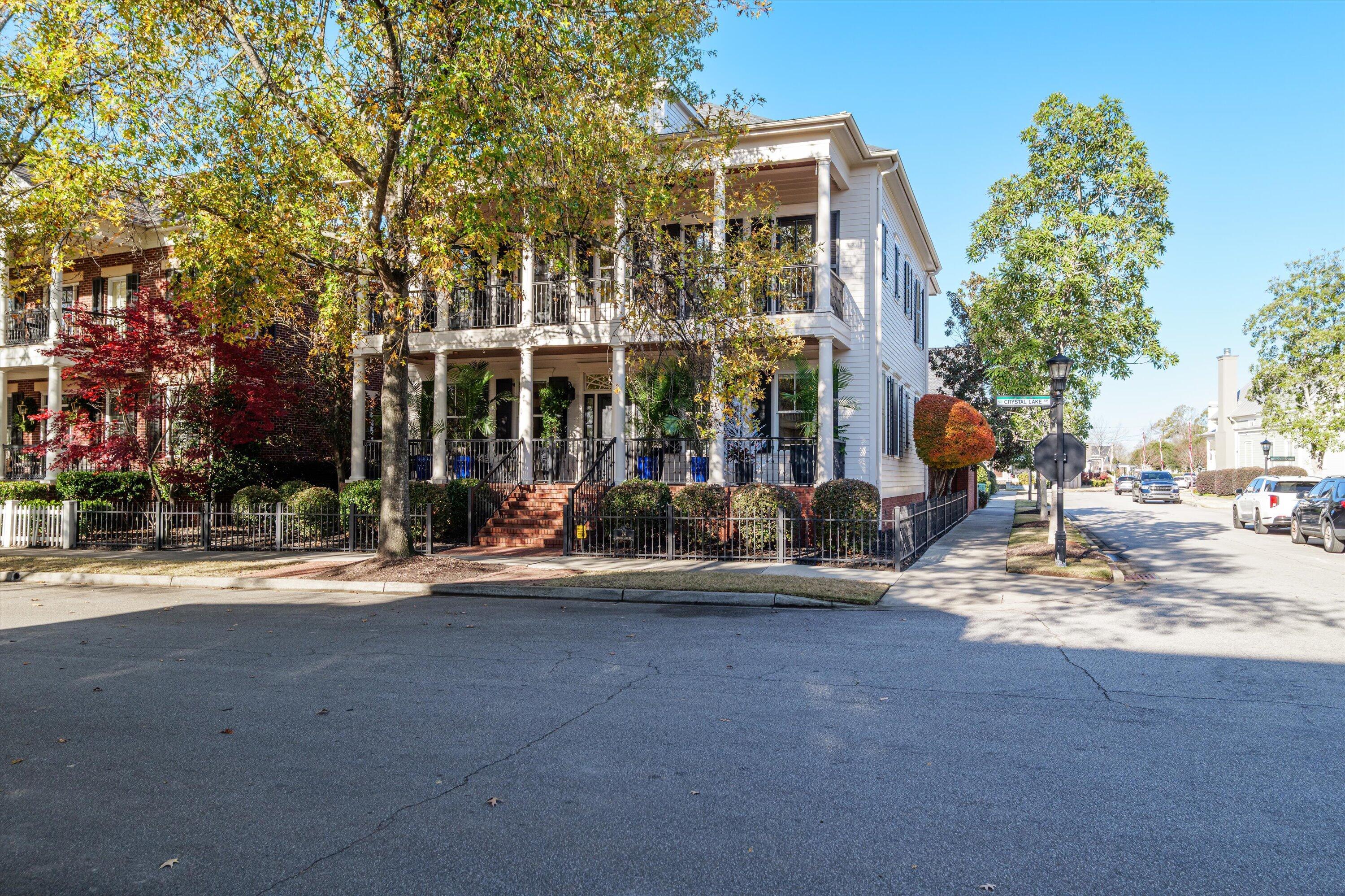 Image 2: 02-P1537966