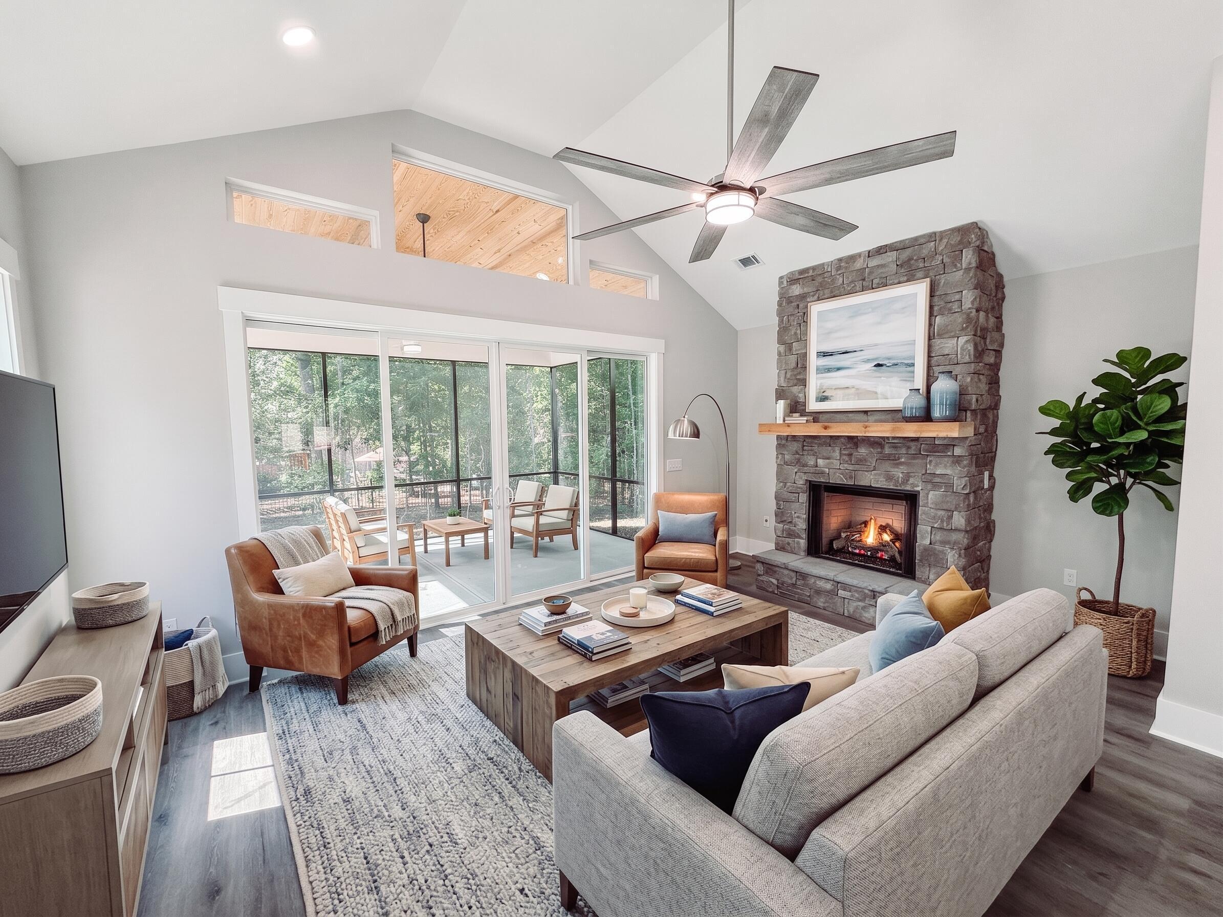 Image 3: Living Room