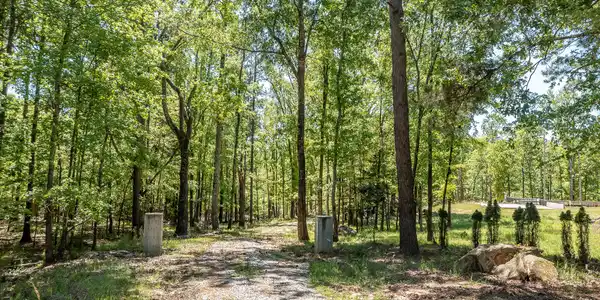 Image 2: 1250 MOSLEY RD. &copy;-0867