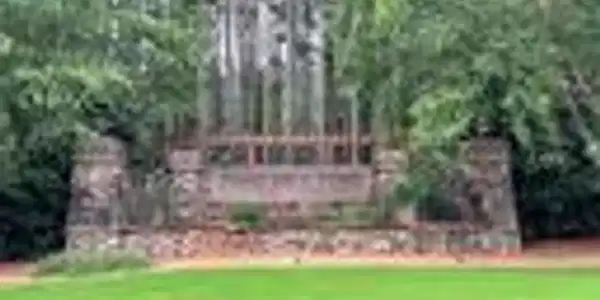 110 MAIDEN CANE Way