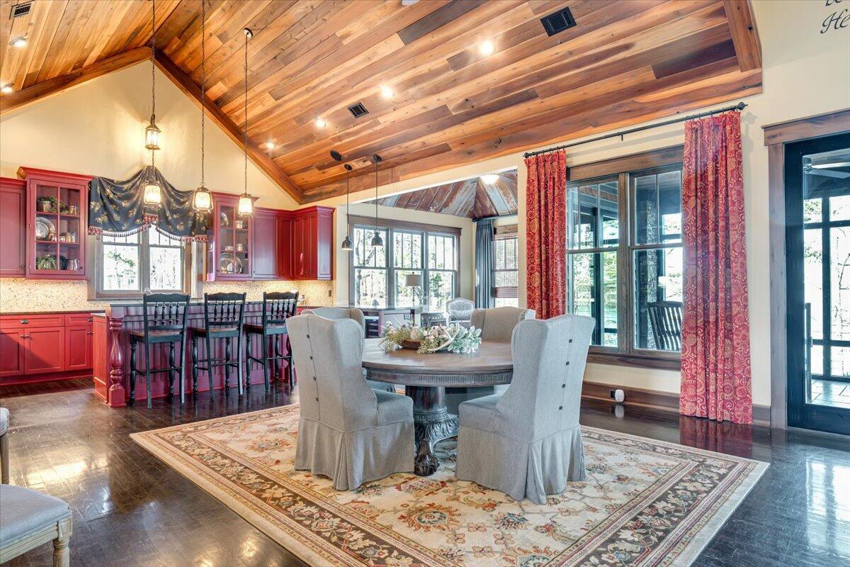 Image 3: 09-207 Breckenridge Lane (9 of 43)