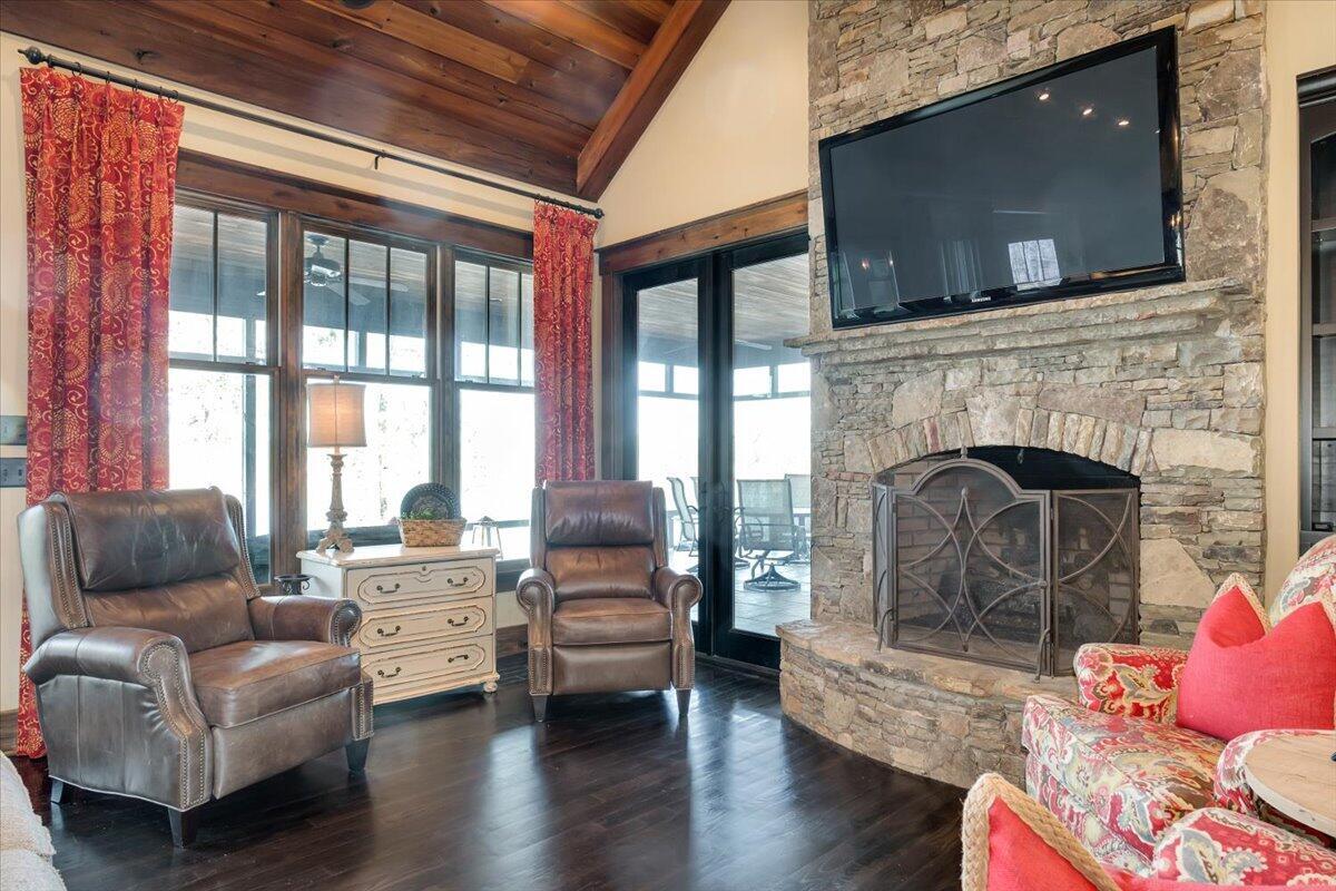 Image 4: 08-207 Breckenridge Lane (8 of 43)