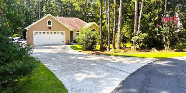 806 Sturbridge Drive