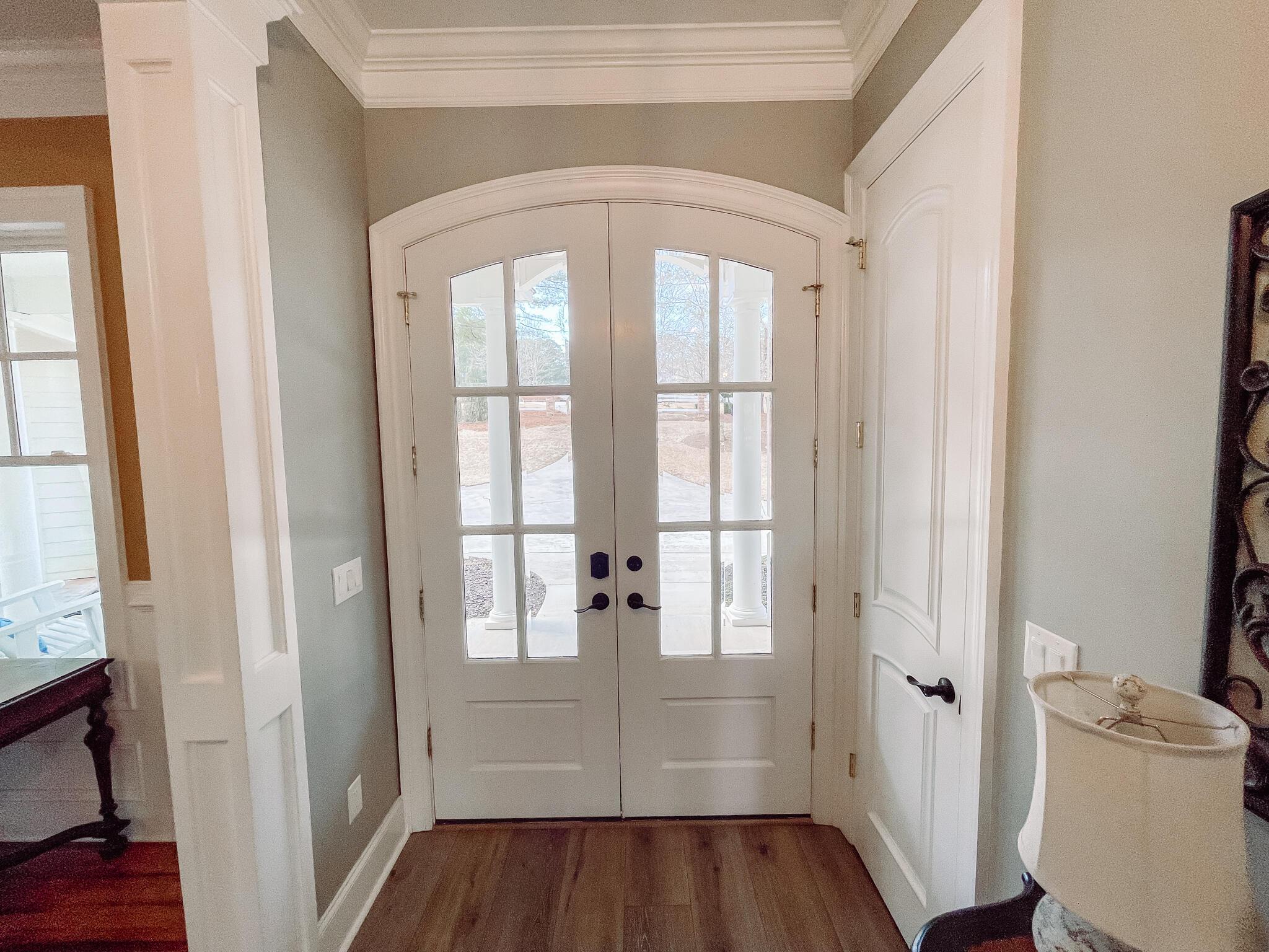 Image 3: Front Entry