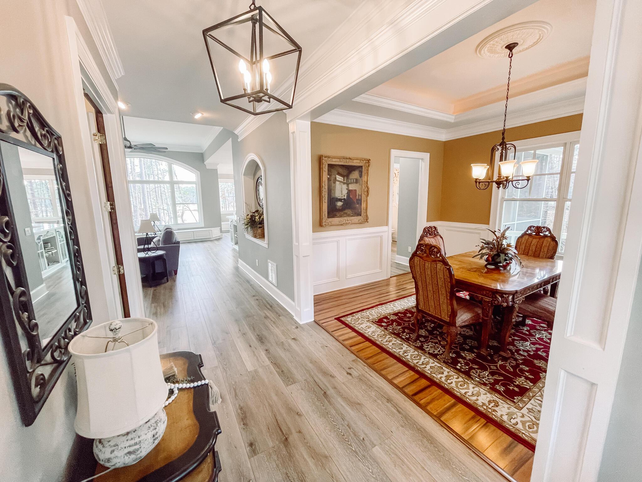Image 4: Dining Room