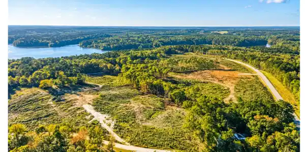 1369 Lakeshore Estates Drive