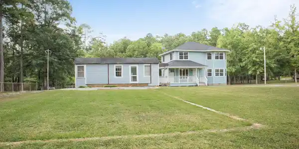 1085 Lake Dr.