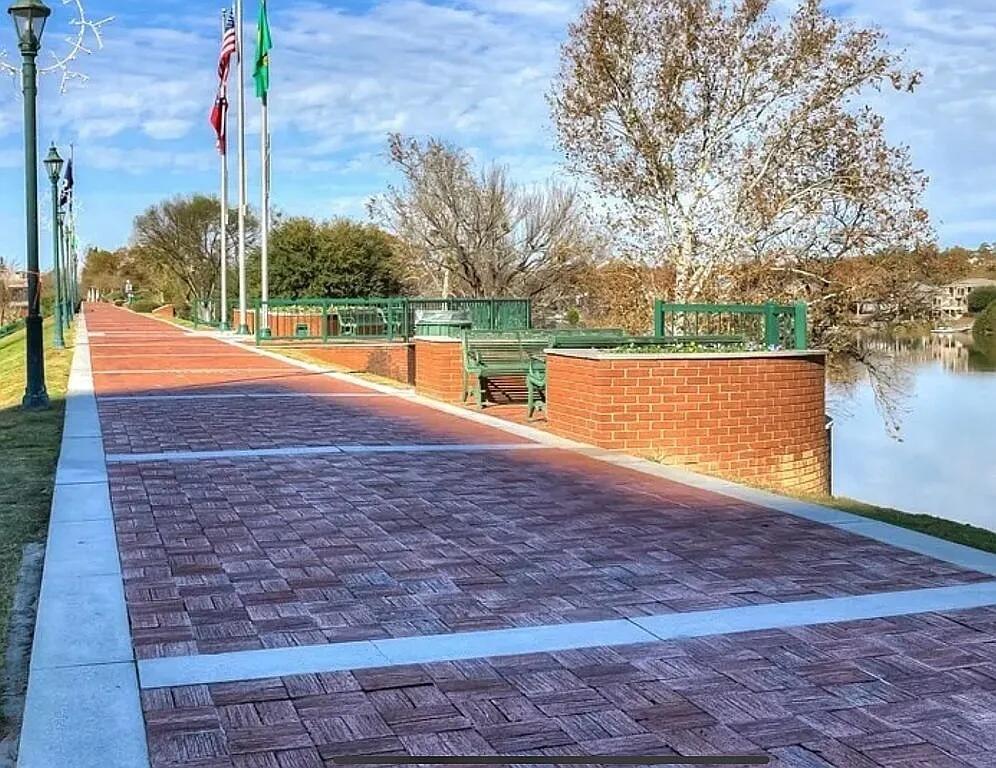 Image 3: Riverwalk View