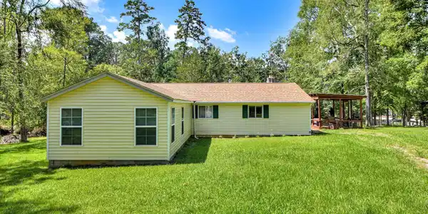 Image 2: 1129 Lakeside Drive (1)
