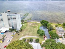 2135 & 2139 Lakeview Drive