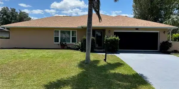 135 Loquat Road NE