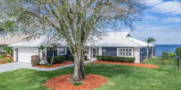 108 Lakefront Court NE