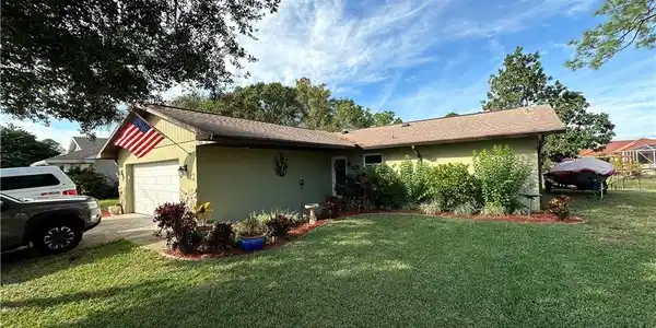 320 Lake Groves Road NE