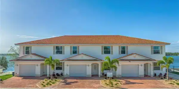 1900 Oasis Boulevard