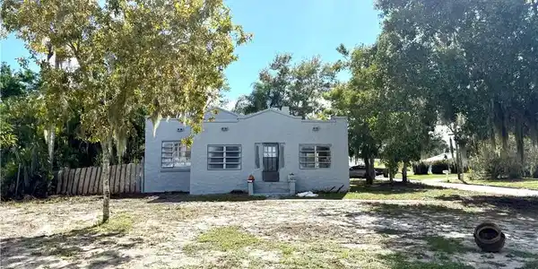 1043 E Dinner Lake Drive