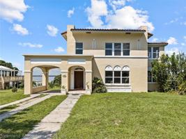 1921 Lakeview Drive
