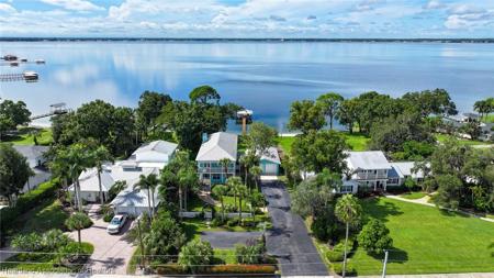 2571 Lakeview Drive
