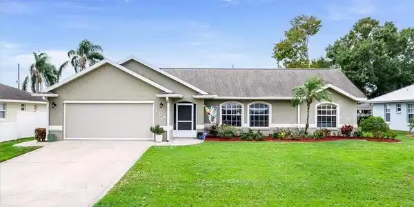 109 Lakefront Court NE