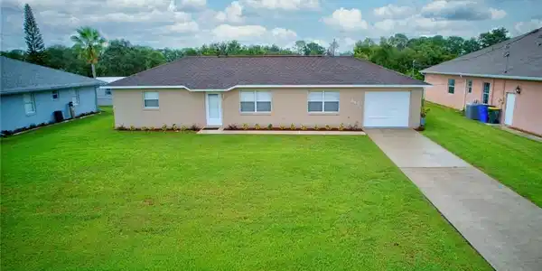 242 Grape Road NW