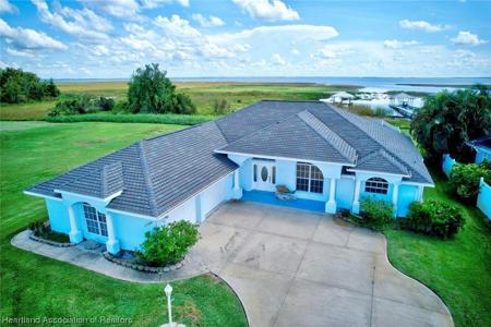 1109 Lakeside Way