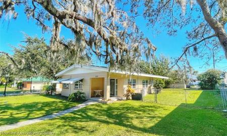 2120 Lakeview Drive