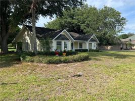 1 Meadowlake Circle S