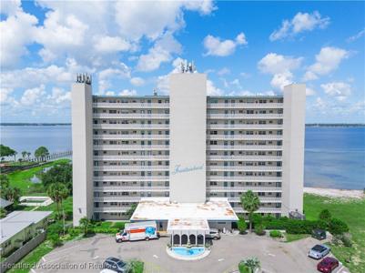 2131 Lakeview Drive
