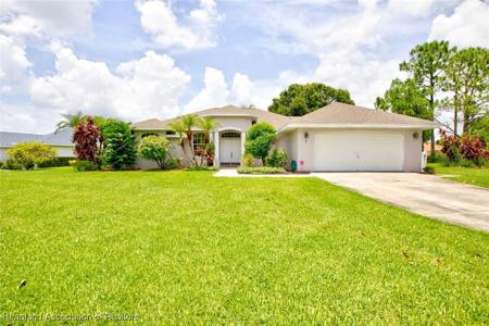 2 Meadowlake Circle N