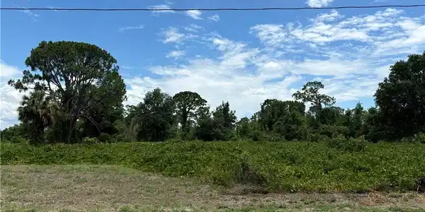 311 Lake Groves Road NE