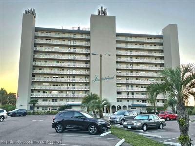 2131 Lakeview Drive