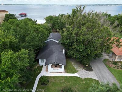 2411 Lakeview Drive