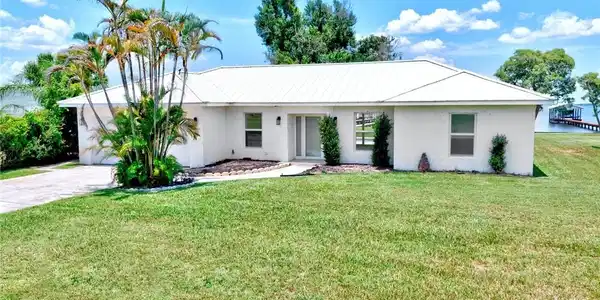 107 Lakefront Lane NW