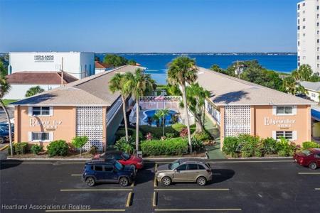 2113 Lakeview Drive