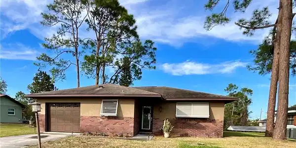 324 Lake Groves Road NE