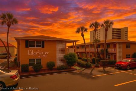2111 Lakeview Drive
