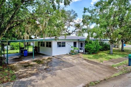 1504 Hawthorne Drive