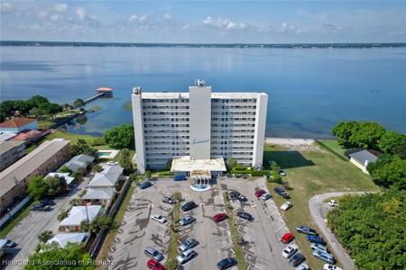 2131 Lakeview Drive