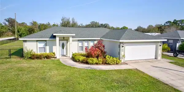 300 Lake Groves Road NE