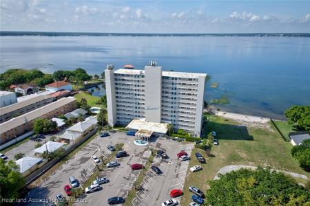 2131 Lakeview Drive