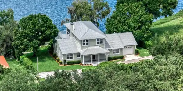1432 County Road 17 N