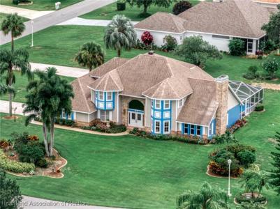 32 Meadowlake Circle N