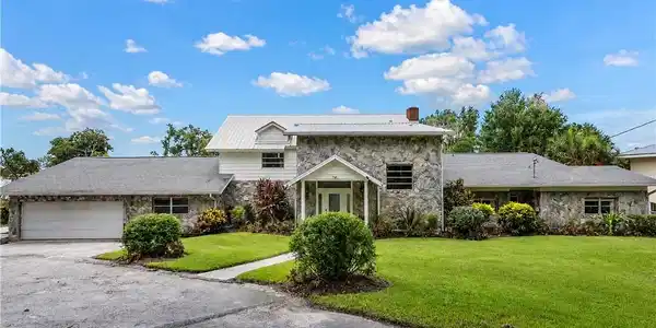1236 County Road 17 N