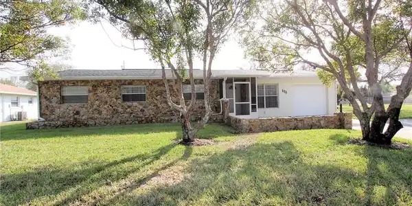 262 Loquat Road NW