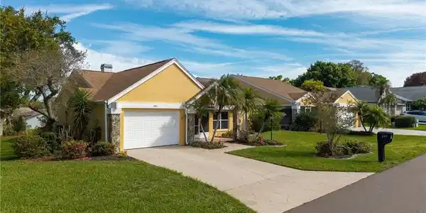 247 Brentwood Drive N