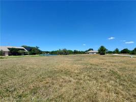 1032 Lakeside Way