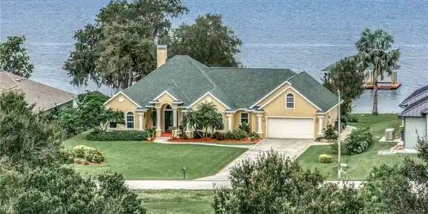 580 Sunset Pointe Dr Drive
