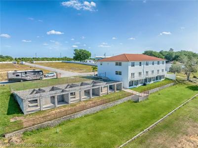 1900 Oasis Boulevard