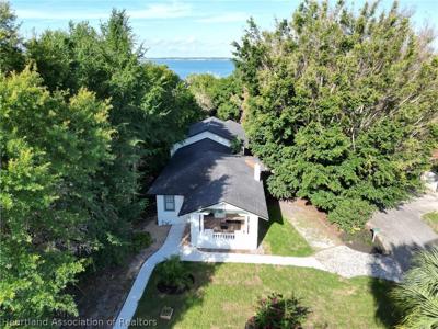 2411 Lakeview Drive