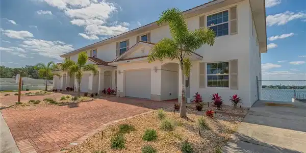 1936 Oasis Court