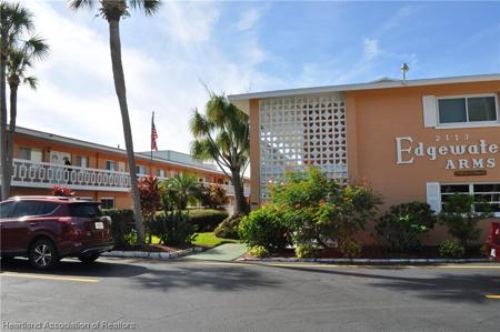 2113 Lakeview Drive